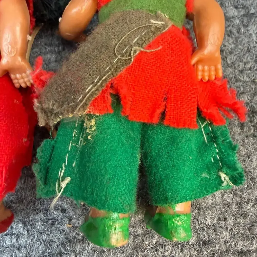 Vintage Native American Indian Dolls Set Feather Beaded Costume Display